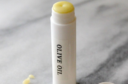 Le meilleur truc pour un lipstick maison à l'huile d'olive!