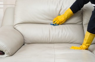 Comment bien nettoyer un divan en cuir (Très facile!)