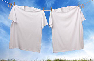 Voici 3 façons faciles et surprenantes de reblanchir vos vêtements!