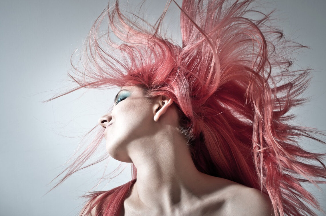 astuces pour redonner volume aux cheveux plats