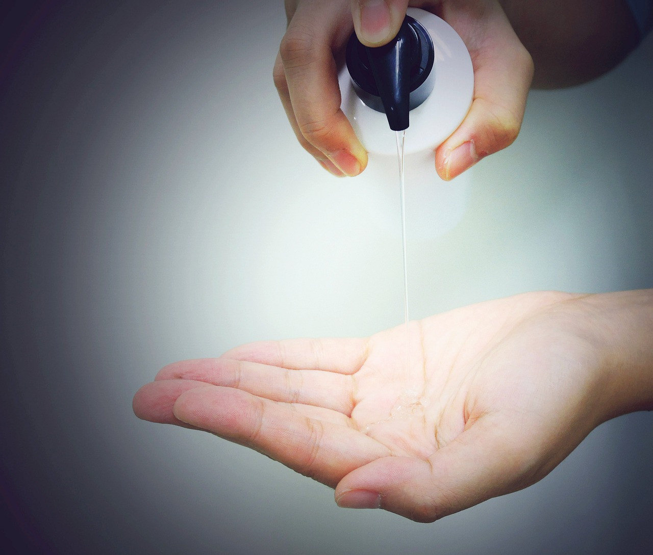 6 conseils d'experts pour appliquer le shampoing et le revitalisant