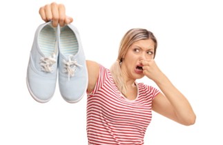 6 façons de contrer les pieds malodorants