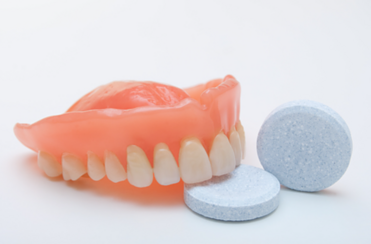 7 choses à nettoyer avec des comprimés à dentier