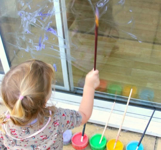 Peinture à fenêtres DIY: Activité créative pour enfants