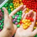 Comment faire des perles gonflantes comestibles pour les enfants